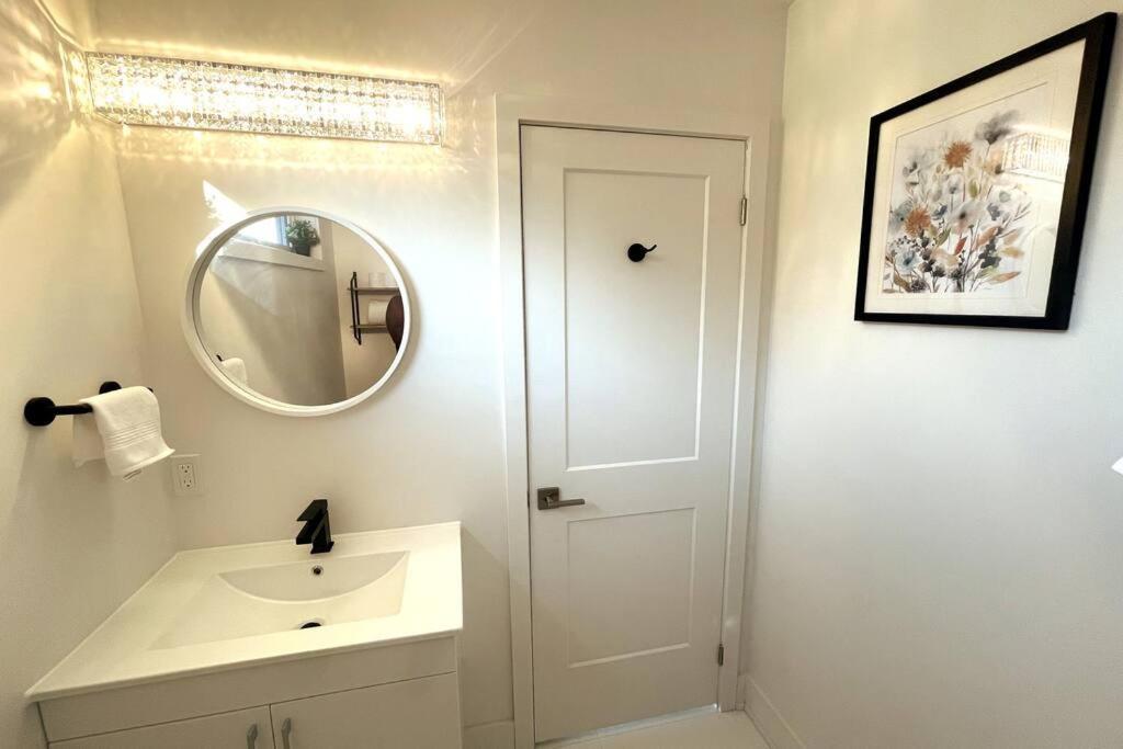 Exquisite, Bright & Modern Condo. Niagara Falls Luaran gambar
