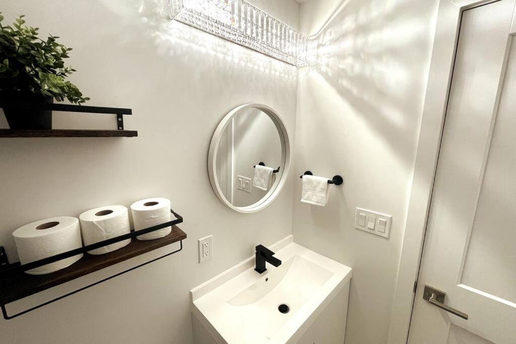 Exquisite, Bright & Modern Condo. Niagara Falls Luaran gambar